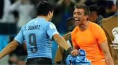 Barcelona'lı Luis Suarez'den Muslera'ya geçmiş olsun mesajı Barcelona'lı Luis Suarez'den Muslera'ya geçmiş olsun mesajı