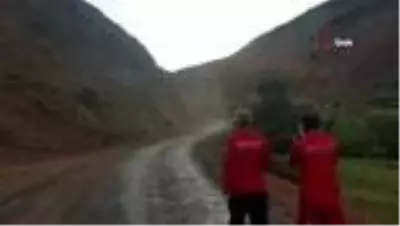Bingöl'de artçı sonrası heyelan anı kamerada Bingöl'de artçı sonrası heyelan anı kamerada