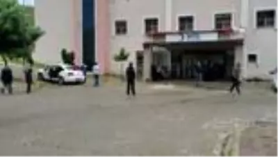 Bingöl Valiliği: ' İki depremde 33 kişi hastaneye başvurdu, 27'si taburcu edildi' Bingöl Valiliği: ' İki depremde 33 kişi hastaneye başvurdu, 27'si taburcu edildi'