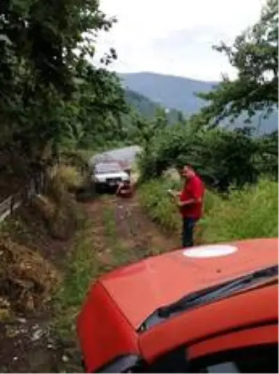 Çamura saplanan aracı itfaiye kurtardı Çamura saplanan aracı itfaiye kurtardı