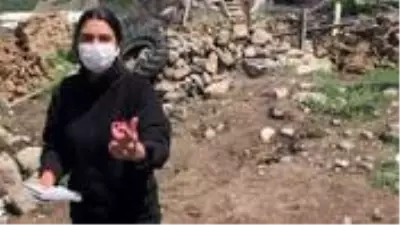 CNN Türk muhabiri, Bingöl'deki depreme canlı yayında yakalandı CNN Türk muhabiri, Bingöl'deki depreme canlı yayında yakalandı