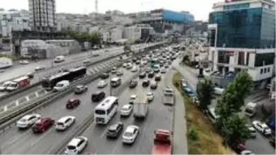 E-5'teki yoğun trafik havadan görüntülendi