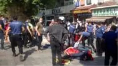 Gebze'de izinsiz George Floyd gösterisi düzenlendi: 13 kişi gözaltına alındı Gebze'de izinsiz George Floyd gösterisi düzenlendi: 13 kişi gözaltına alındı