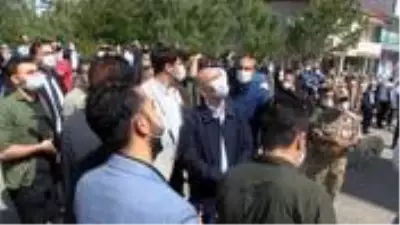 Bingöl'deki depreme kapalı mekanda yakalanan Soylu, kendisini dışarı attı Bingöl'deki depreme kapalı mekanda yakalanan Soylu, kendisini dışarı attı