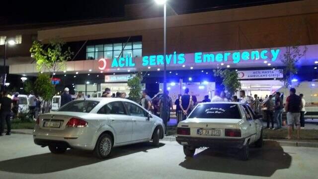 İki mahallenin gençleri arasında çatışma çıktı! 2 kişi öldü, 8 kişi yaralandı İki mahallenin gençleri arasında çatışma çıktı! 2 kişi öldü, 8 kişi yaralandı