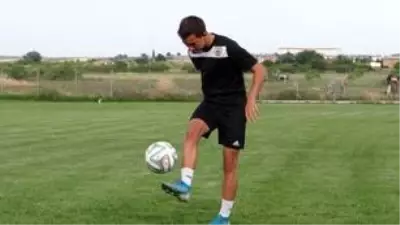 İtalyanların 'Yeni Ronaldo' olarak lanse ettiği Alpaslan Tahsin'le Galatasaray da ilgileniyor İtalyanların 'Yeni Ronaldo' olarak lanse ettiği Alpaslan Tahsin'le Galatasaray da ilgileniyor