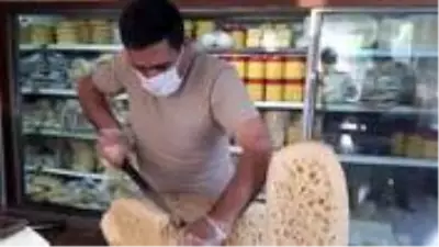 Karslı esnaf, 120 TL yerine 120 bin TL ödeme yapan müşterisinin parasını iade etti Karslı esnaf, 120 TL yerine 120 bin TL ödeme yapan müşterisinin parasını iade etti