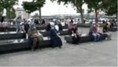 Kontrollü normalleşme sürecinde Eminönü tıklım tıklım Kontrollü normalleşme sürecinde Eminönü tıklım tıklım
