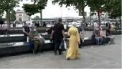 Kontrollü normalleşme sürecinde Eminönü tıklım tıklım Kontrollü normalleşme sürecinde Eminönü tıklım tıklım