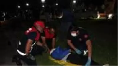 Sıkıştığı araçtan sağ kurtarılan çocuk, çektiği acılara rağmen önce yakınlarını sordu Sıkıştığı araçtan sağ kurtarılan çocuk, çektiği acılara rağmen önce yakınlarını sordu