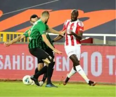 Süper Lig: Sivasspor: 1 Denizlispor: 0 (İlk yarı) Süper Lig: Sivasspor: 1 Denizlispor: 0 (İlk yarı)