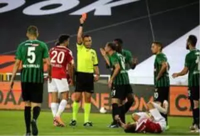 Süper Lig: Sivasspor: 1 Denizlispor: 0 (İlk yarı) Süper Lig: Sivasspor: 1 Denizlispor: 0 (İlk yarı)