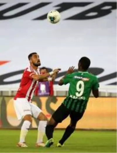 Süper Lig: Sivasspor: 1 Denizlispor: 0 (İlk yarı) Süper Lig: Sivasspor: 1 Denizlispor: 0 (İlk yarı)