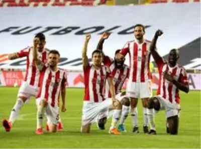 Süper Lig: Sivasspor: 1 Denizlispor: 0 (İlk yarı) Süper Lig: Sivasspor: 1 Denizlispor: 0 (İlk yarı)