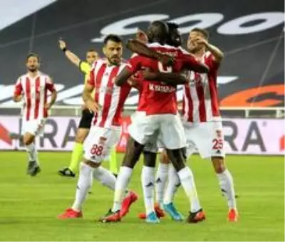 Süper Lig: Sivasspor: 1 Denizlispor: 0 (İlk yarı) Süper Lig: Sivasspor: 1 Denizlispor: 0 (İlk yarı)