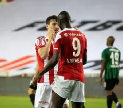 Süper Lig: Sivasspor: 1 Denizlispor: 0 (İlk yarı) Süper Lig: Sivasspor: 1 Denizlispor: 0 (İlk yarı)
