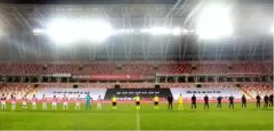 Süper Lig: Sivasspor: 1 Denizlispor: 0 (İlk yarı) Süper Lig: Sivasspor: 1 Denizlispor: 0 (İlk yarı)