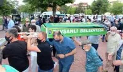 Tatil yolundaki kazada hayatını kaybeden 6 kişilik aile son yolculuğuna uğurlandı Tatil yolundaki kazada hayatını kaybeden 6 kişilik aile son yolculuğuna uğurlandı
