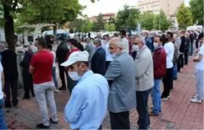 Tatil yolundaki kazada hayatını kaybeden 6 kişilik aile son yolculuğuna uğurlandı Tatil yolundaki kazada hayatını kaybeden 6 kişilik aile son yolculuğuna uğurlandı