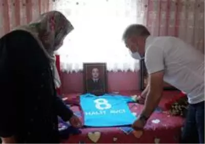 Trabzonspor Başkanı Ahmet Ağaoğlu Şehit Halit Avcı'nın ailesini ziyaret etti