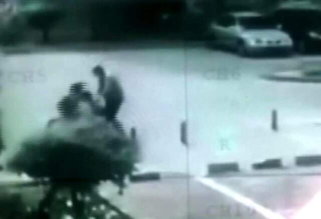 60 yaşındaki sürücü, 9 yaşındaki çocuğu tekme-tokat dövdü 60 yaşındaki sürücü, 9 yaşındaki çocuğu tekme-tokat dövdü