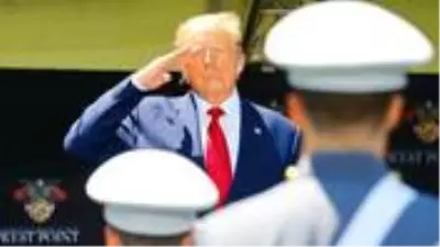 Trump'ın imzaladığı 'polis reformu' kararnamesi ile Floyd'un ölümüne neden olan boynuna baskı uygulaması yasaklandı Trump'ın imzaladığı 'polis reformu' kararnamesi ile Floyd'un ölümüne neden olan boynuna baskı uygulaması yasaklandı