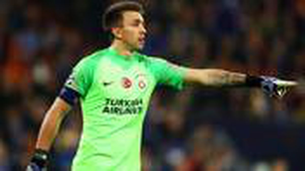 Ayağı kırılan Galatasaraylı Fernando Muslera'nın ameliyatı başarılı geçti