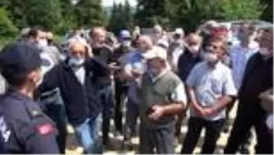 Bolu'da yaylalarda izinsiz çekilen tel örgü ve çitler yıkıldı Bolu'da yaylalarda izinsiz çekilen tel örgü ve çitler yıkıldı