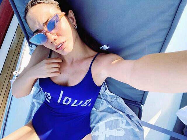 Demet Özdemir, tekne pozlarını takipçileriyle paylaştı Demet Özdemir, tekne pozlarını takipçileriyle paylaştı
