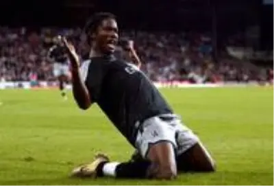 Didier Drogba, Chelsea formasıyla ilk golünü Crystal Palace'a karşı kaydetti Didier Drogba, Chelsea formasıyla ilk golünü Crystal Palace'a karşı kaydetti