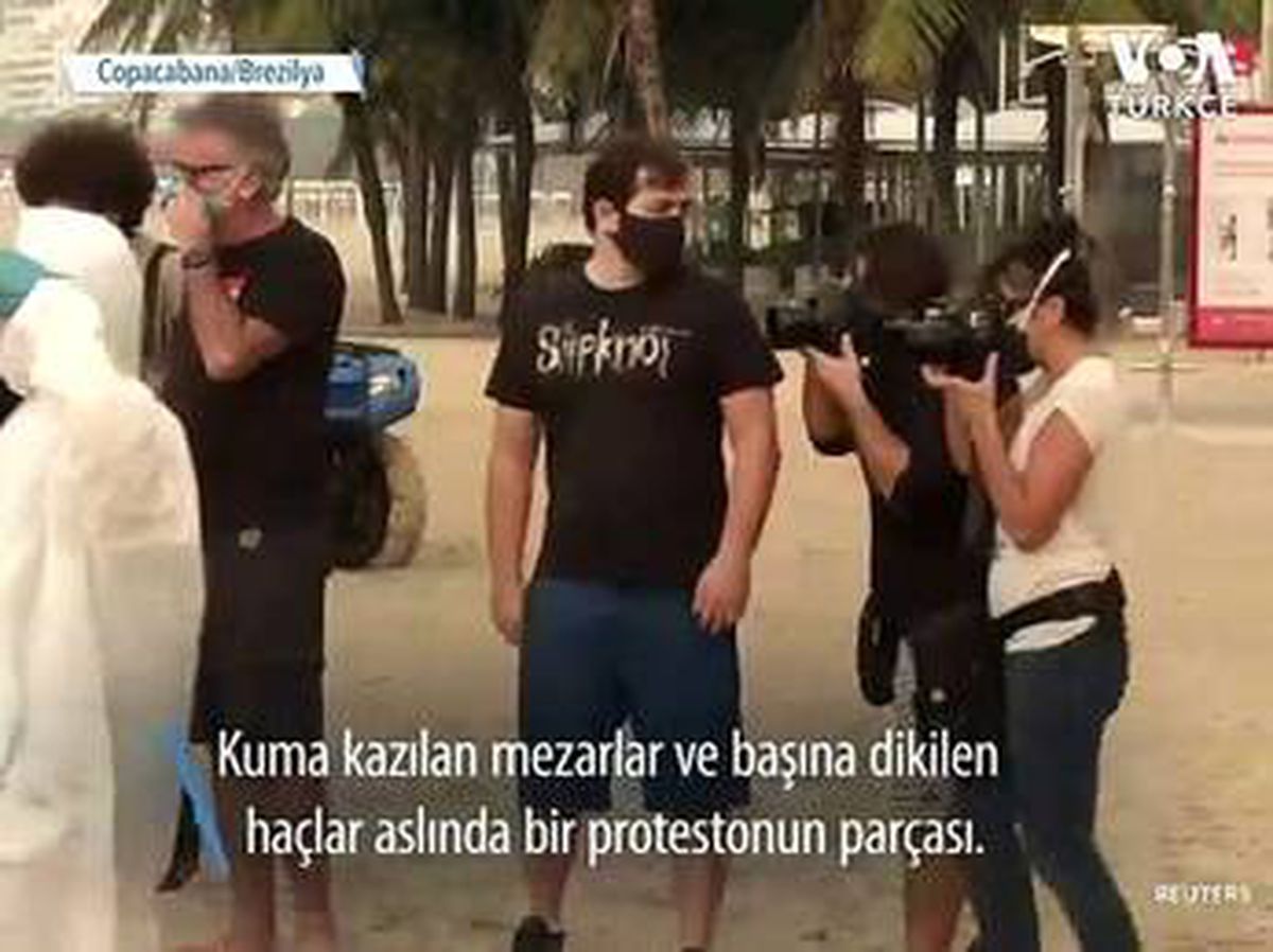 Dünyaca Ünlü Copacabana Plajında Mezarlıklı Protesto