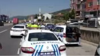 'Dur' ihtarına uymayan sürücünün çarptığı polis memuru şehit oldu 'Dur' ihtarına uymayan sürücünün çarptığı polis memuru şehit oldu