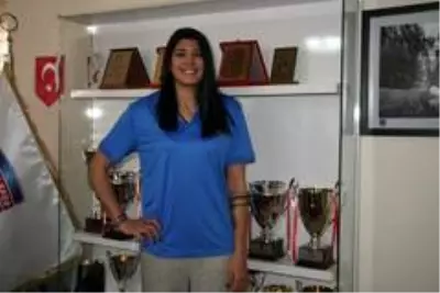 Galatasaray'da Işıl Alben'den sonra Tilbe Şenyürek de takımdan ayrıldı Galatasaray'da Işıl Alben'den sonra Tilbe Şenyürek de takımdan ayrıldı