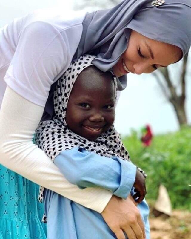 Gamze Özçelik kimdir? Gamze Özçelik kaç yaşında ve nereli? Gamze Özçelik hayatı ve biyografisi! İnsani yardım önderi Gamze Özçelik!