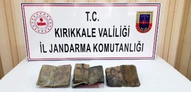 Kırıkkale'de, Hıristiyanlığın ilk dönemlerine ait dua kitapları ele geçirildi Kırıkkale'de, Hıristiyanlığın ilk dönemlerine ait dua kitapları ele geçirildi