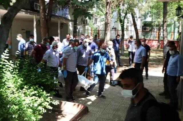Talihsiz vatandaş, çalıştığı kurumun bahçesinde bankta otururken öldü Talihsiz vatandaş, çalıştığı kurumun bahçesinde bankta otururken öldü