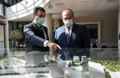 Vali Canbolat'tan Osmangazi Meydanı'na övgü Vali Canbolat'tan Osmangazi Meydanı'na övgü