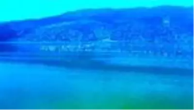 Acıgöl'de yaşayan binlerce flamingo izleyenleri büyüledi Acıgöl'de yaşayan binlerce flamingo izleyenleri büyüledi