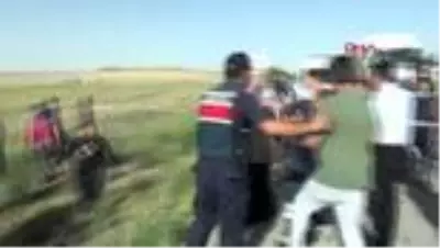 AKSARAY Otomobil, traktöre çarptı: 1 ölü, 3 yaralı AKSARAY Otomobil, traktöre çarptı: 1 ölü, 3 yaralı