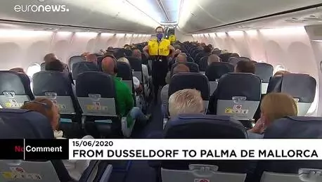 Alman turistler aylar sonra ilk kez Mallorca'ya uçtu Alman turistler aylar sonra ilk kez Mallorca'ya uçtu