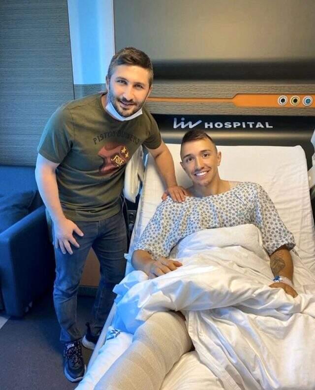 Ameliyat olan Muslera'dan ilk açıklama: Zor zamanda gösterdiğiniz sevgi için teşekkür ederim Ameliyat olan Muslera'dan ilk açıklama: Zor zamanda gösterdiğiniz sevgi için teşekkür ederim
