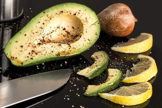 Ara öğün alternatifi: Avokadolu salata tarifi Ara öğün alternatifi: Avokadolu salata tarifi