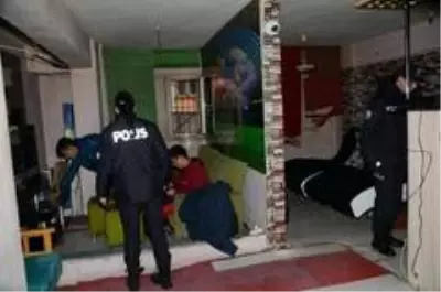 Balıkesir'de polis aranan 27 kişiyi yakaladı