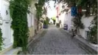 Binlerce turistin akınına uğrayan Bozcaada eski günlerini arıyor Binlerce turistin akınına uğrayan Bozcaada eski günlerini arıyor