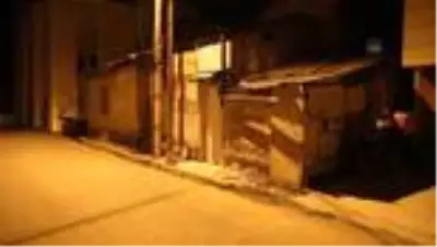 Bir evde patlama meydana geldi Bir evde patlama meydana geldi