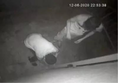Çocukların bisiklet hırsızlığı kamerada Çocukların bisiklet hırsızlığı kamerada