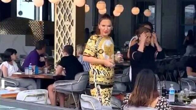 Demet Akalın, boğazda restoran açtığı yönündeki haberleri yalanladı Demet Akalın, boğazda restoran açtığı yönündeki haberleri yalanladı