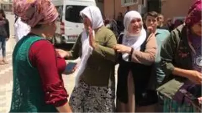 Esenyurt'ta 8 aylık bebek 3. kattaki evin camından betona çakıldı Esenyurt'ta 8 aylık bebek 3. kattaki evin camından betona çakıldı