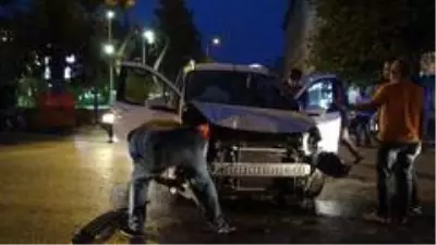 Gaziantep'teki zincirleme kaza güvenlik kamerasına yansıdı Gaziantep'teki zincirleme kaza güvenlik kamerasına yansıdı