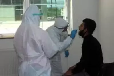 Haber peşinde koşan gazeteciler korona virüs testine girdi Haber peşinde koşan gazeteciler korona virüs testine girdi